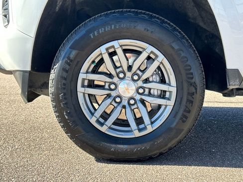 Used 2024 Chevrolet Colorado LT w/ LT Convenience Package II image 24