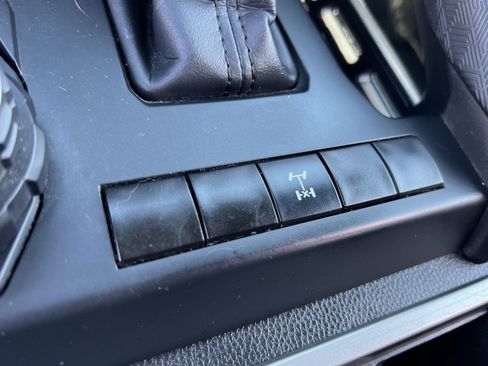 Used 2024 Toyota Tacoma TRD Off-Road image 31