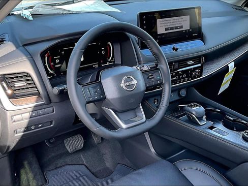 New 2026 Nissan Rogue Platinum image 8