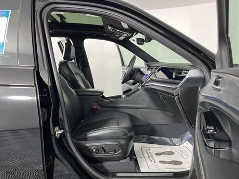 Used 2023 Jeep Grand Cherokee Overland image 45