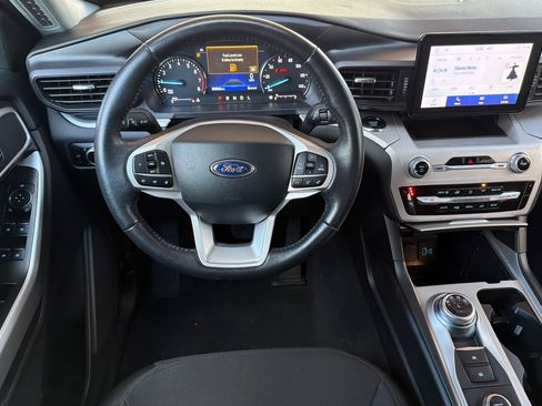 Used 2023 Ford Explorer XLT image 14
