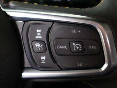 Used 2025 Jeep Wrangler Unlimited Sahara AWD/4WD image 36