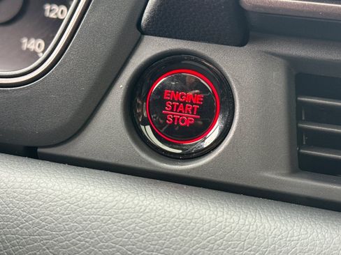 Used 2025 Honda Pilot TrailSport image 16