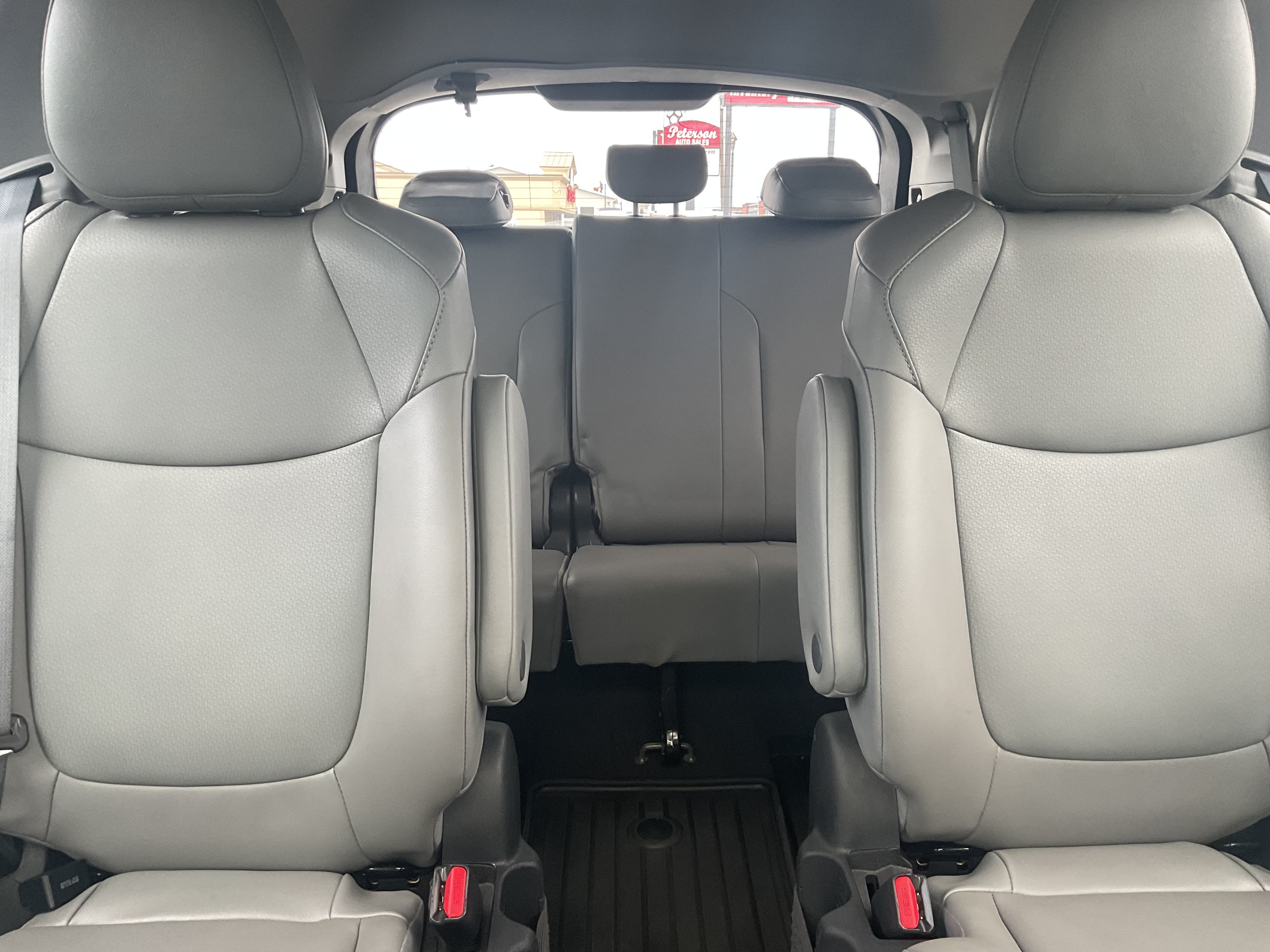 Used 2022 Toyota Sienna XLE w/ XLE Plus Package FWD image 16