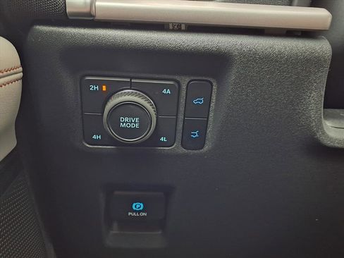 Used 2025 Ford Expedition Active image 19