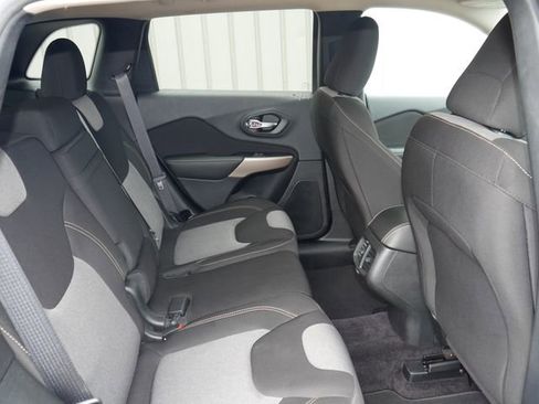 Used 2017 Jeep Cherokee Sport FWD image 20