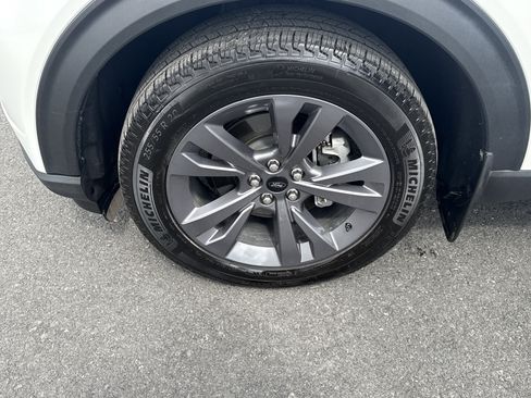 Used 2023 Ford Explorer XLT w/ Equipment Group 202A AWD/4WD image 14