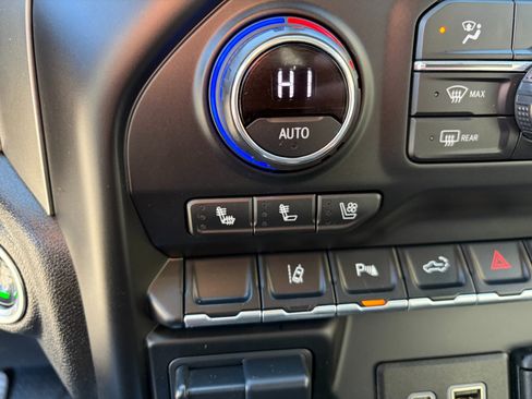 Used 2021 Chevrolet Silverado 2500 LTZ image 25