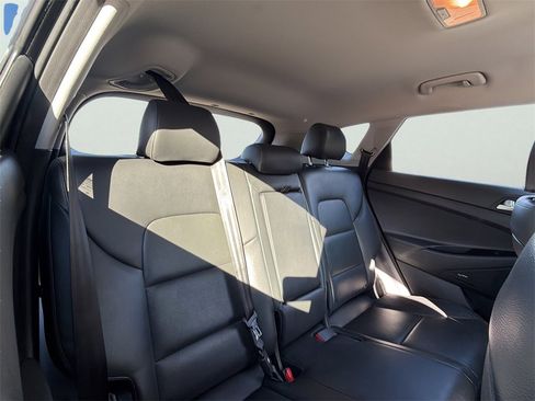 Used 2021 Hyundai Tucson Limited image 10