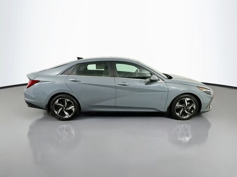 Used 2022 Hyundai Elantra SEL w/ Convenience + Premium Package FWD image 6