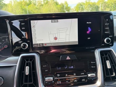 Used 2023 Kia Sorento EX image 25