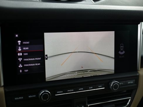 Certified 2021 Porsche Macan image 39