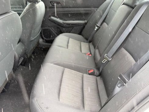 Used 2025 Nissan Altima 2.5 SV FWD image 11