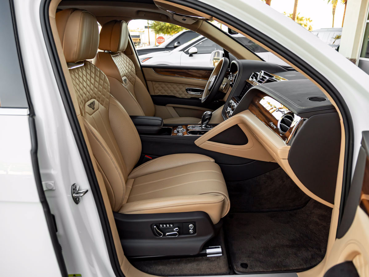 Used 2023 Bentley Bentayga AWD/4WD image 2