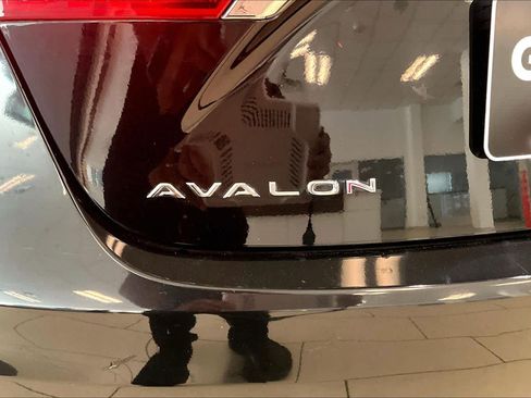 Used 2016 Toyota Avalon Touring FWD image 29