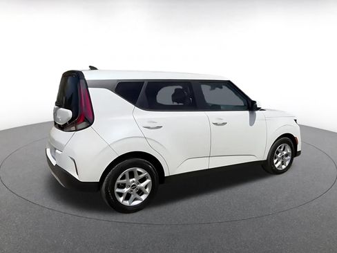 Used 2025 Kia Soul LX w/ LX Technology Package FWD image 16