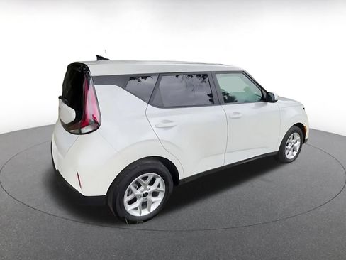 Used 2025 Kia Soul LX w/ LX Technology Package FWD image 15