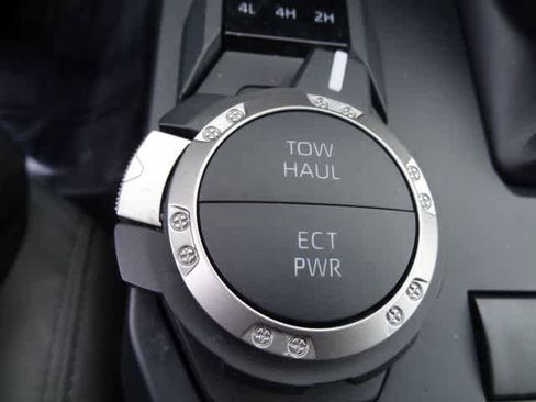 Used 2024 Toyota Tacoma SR5 AWD/4WD image 33