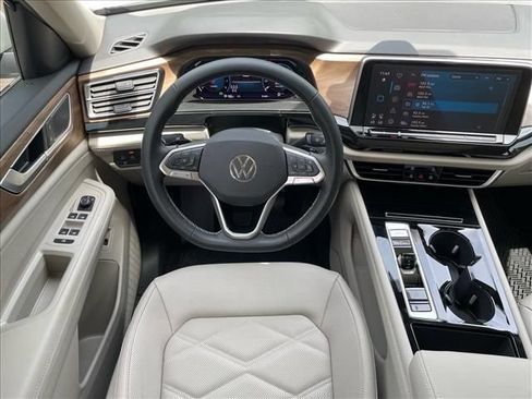 Certified 2026 Volkswagen Atlas SE w/ Panoramic Sunroof Package FWD image 3