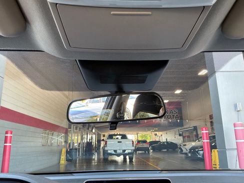 Used 2025 Nissan Sentra SV FWD image 17