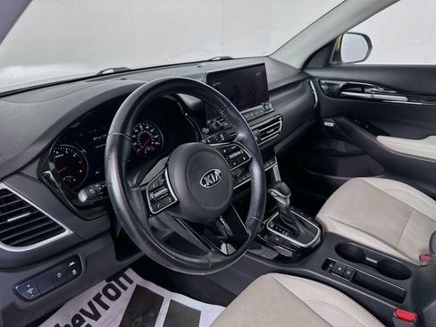 Used 2021 Kia Seltos SX w/ SX Sunroof Package AWD/4WD image 9