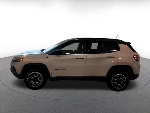 Used 2025 Jeep Compass Trailhawk AWD/4WD image 6