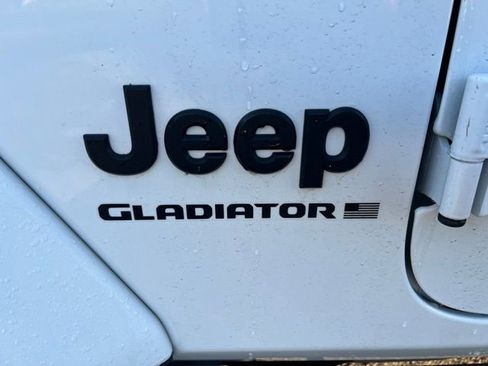 Used 2025 Jeep Gladiator Sport AWD/4WD image 7