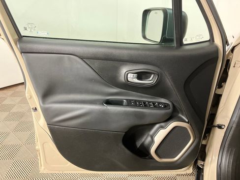 Used 2017 Jeep Renegade Trailhawk image 22