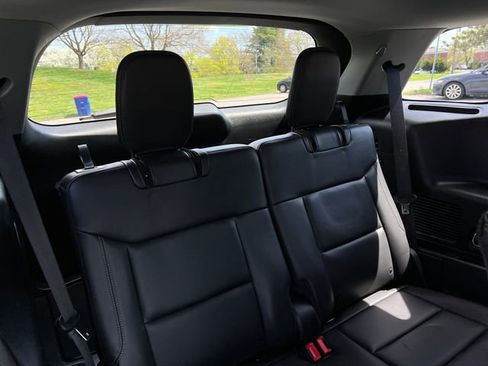 Used 2022 Ford Explorer XLT w/ Equipment Group 202A image 34