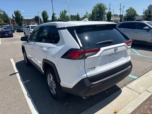 Used 2024 Toyota RAV4 XLE FWD image 7