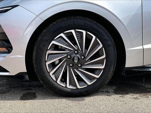 Used 2025 Hyundai Sonata SEL FWD image 2