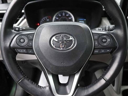 Used 2022 Toyota Corolla Cross LE w/ Moonroof Package AWD/4WD image 6