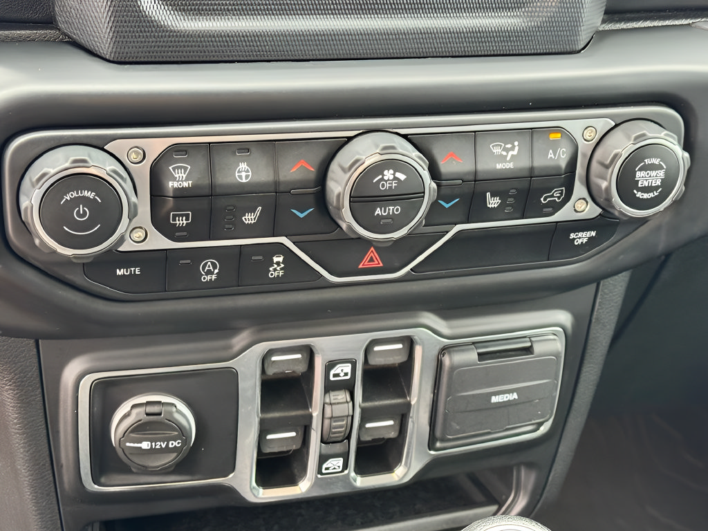 Used 2021 Jeep Gladiator Overland w/ LED Lighting Group AWD/4WD image 25
