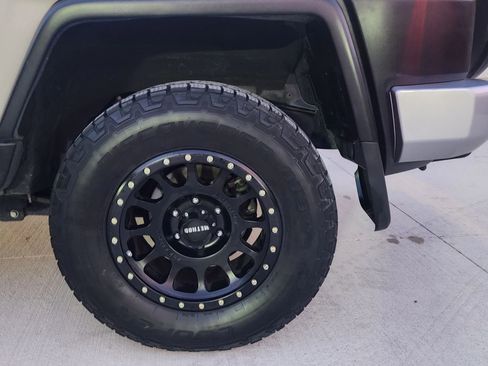 Used 2013 Toyota FJ Cruiser 4WD image 34