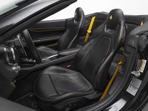 Used 2019 Ferrari Portofino Base image 3