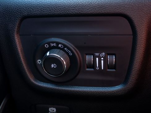 Used 2021 Jeep Grand Cherokee L Limited RWD image 28