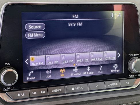 Used 2025 Nissan Rogue SV w/ SV Premium Package FWD image 21