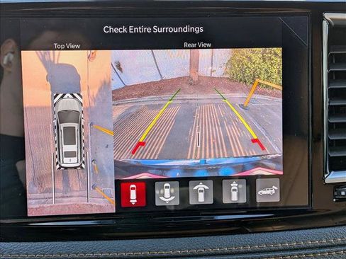 Used 2023 Chrysler Pacifica Pinnacle image 12