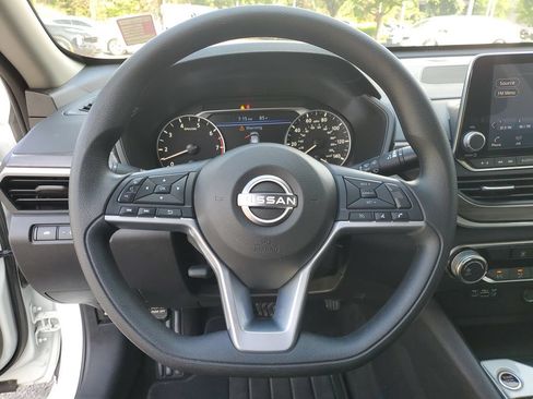 Certified 2025 Nissan Altima 2.5 SV FWD image 23