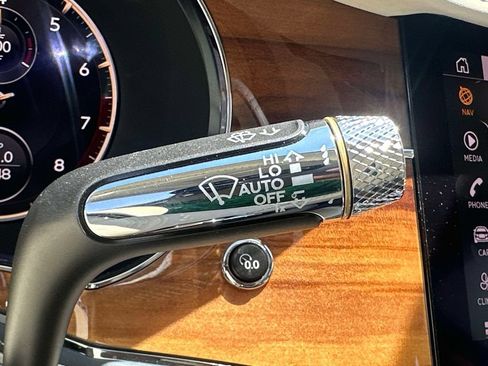 Used 2024 Bentley Flying Spur V8 AWD/4WD image 41