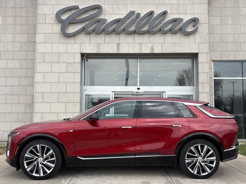 Used 2025 Cadillac Lyriq Luxury w/ LPO, Floor Liner Package AWD/4WD image 10