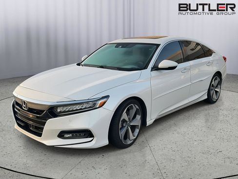 Used 2018 Honda Accord Touring image 1