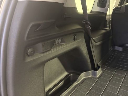 Used 2024 Jeep Grand Cherokee L Laredo image 11