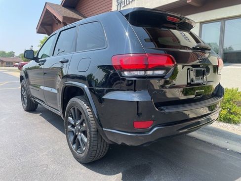 Certified 2022 Jeep Grand Cherokee Laredo X image 9