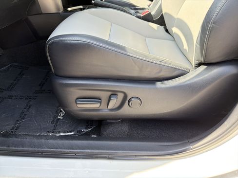 Used 2018 Toyota RAV4 Limited image 11