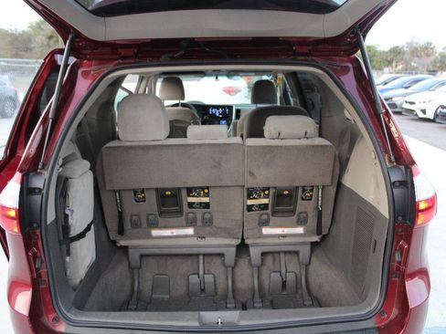 Used 2016 Toyota Sienna LE image 18