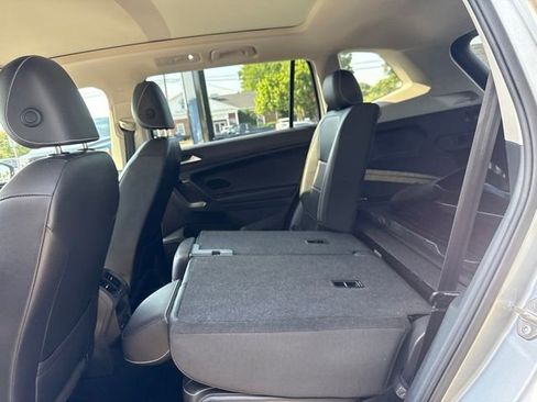 Used 2021 Volkswagen Tiguan SE w/ Panoramic Sunroof Package AWD/4WD image 11