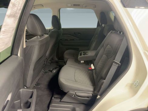 Used 2025 Nissan Pathfinder SV image 14