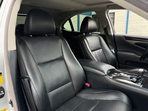 Used 2013 Lexus LS 460 4dr Sdn AWD image 12