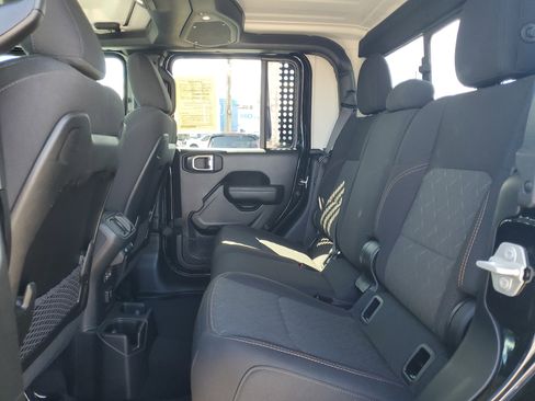 Used 2024 Jeep Gladiator Mojave image 15